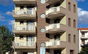 Niriides Studios And Apartments